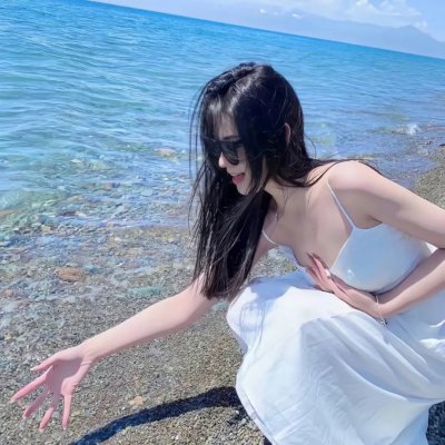 随盲柳入眠的女人